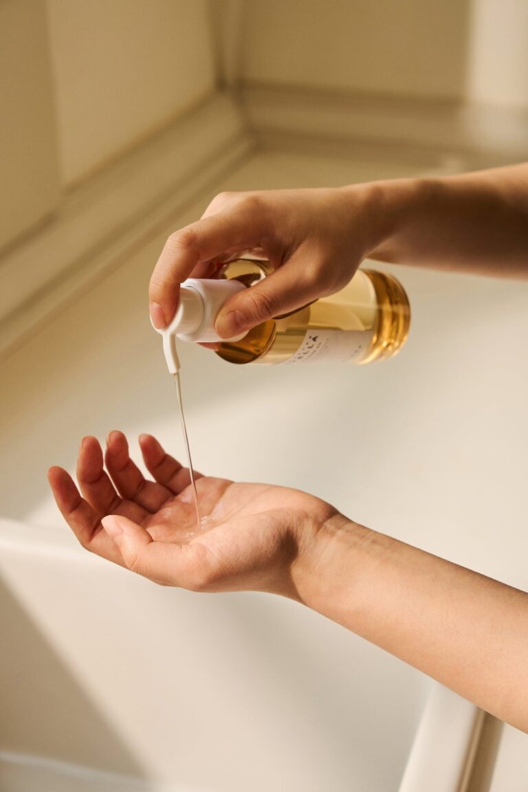 Remove makeup effortlessly with SKIN1004 Madagascar Centella Light Cleansing Oil. Gentle, hydrating, and perfect for sensitive skin.